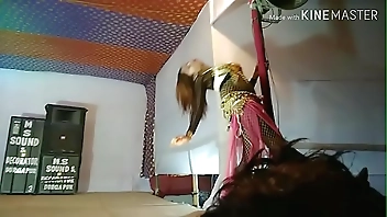 स्टेज पे चुम्मा चाटी सब कुछ ले लिया कतरा कतरा डांस