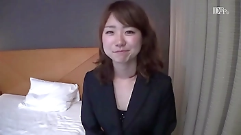 素人のお仕事 〜証券会社で働いてる私がAVに出ちゃいました〜 1  小野あゆみ