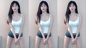 Gái Trung Quốc nhảy tàu lượn siêu tốc áo dây